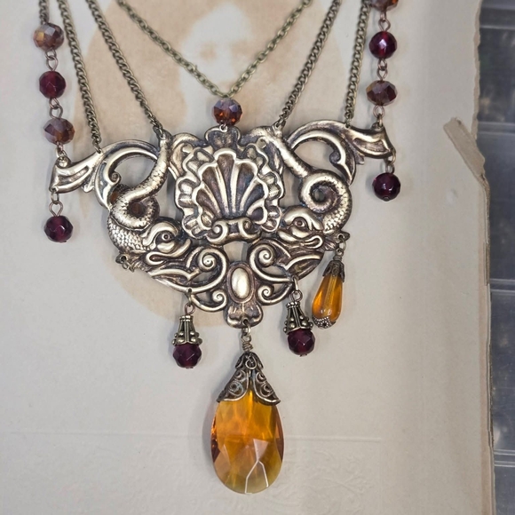 Elegant Silver and Black Necklace - Picture 6 of 7